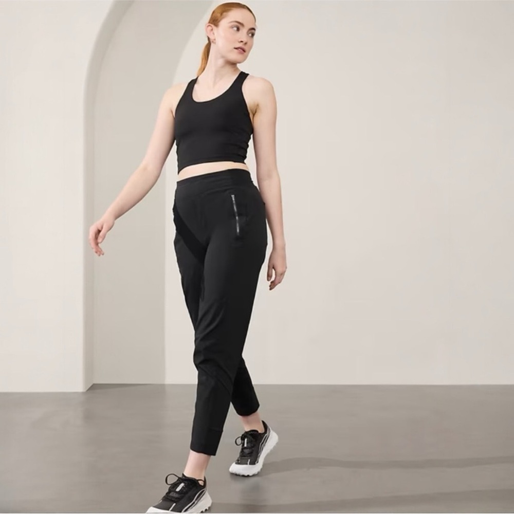 NWT Athleta Trekki North High Rise Jogger Size 2